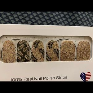 Retired Color Street nail polish strips in Laurel Gardens. Rare